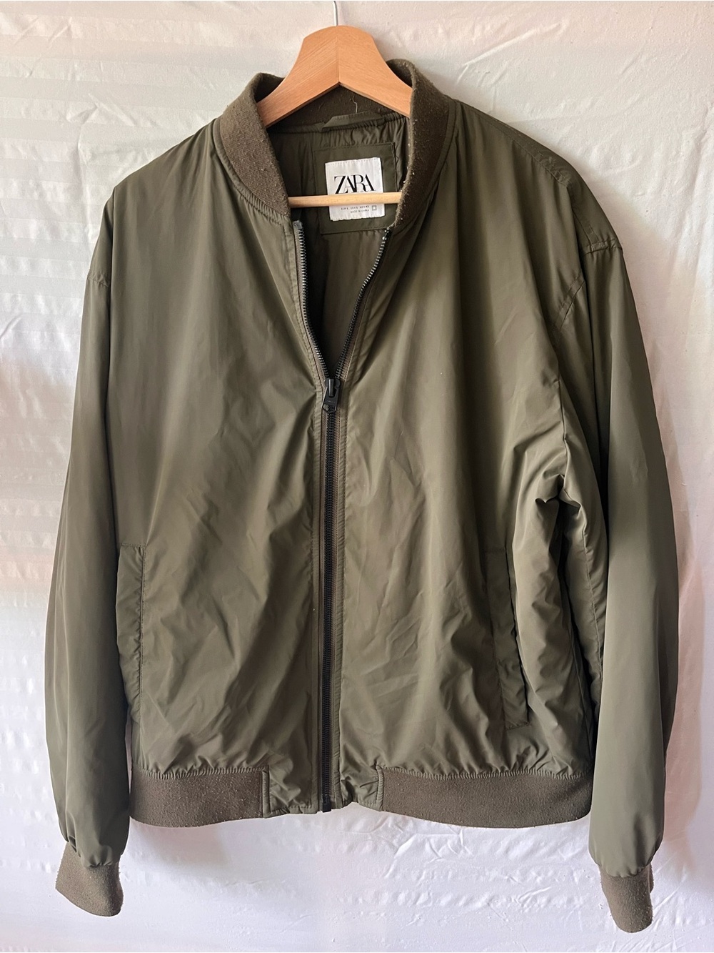 Zara Men's Olive Bomber Jacket in Military Green